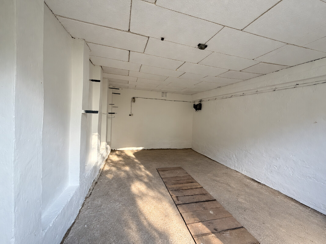 Elbląg Oferuję na sprzedaż garaż o powierzchni ok.21 m². Garaż znajduje się przy ul. Grunwaldzkiej, w odległości