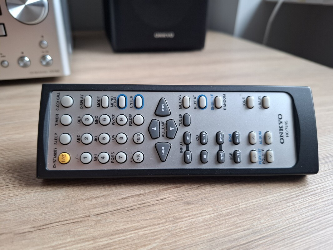 Elbląg Sprzedam mini wieżę ONKYO CR-545 sprawna b. dobry stan ładne brzmienie, nie używany pilot polecam