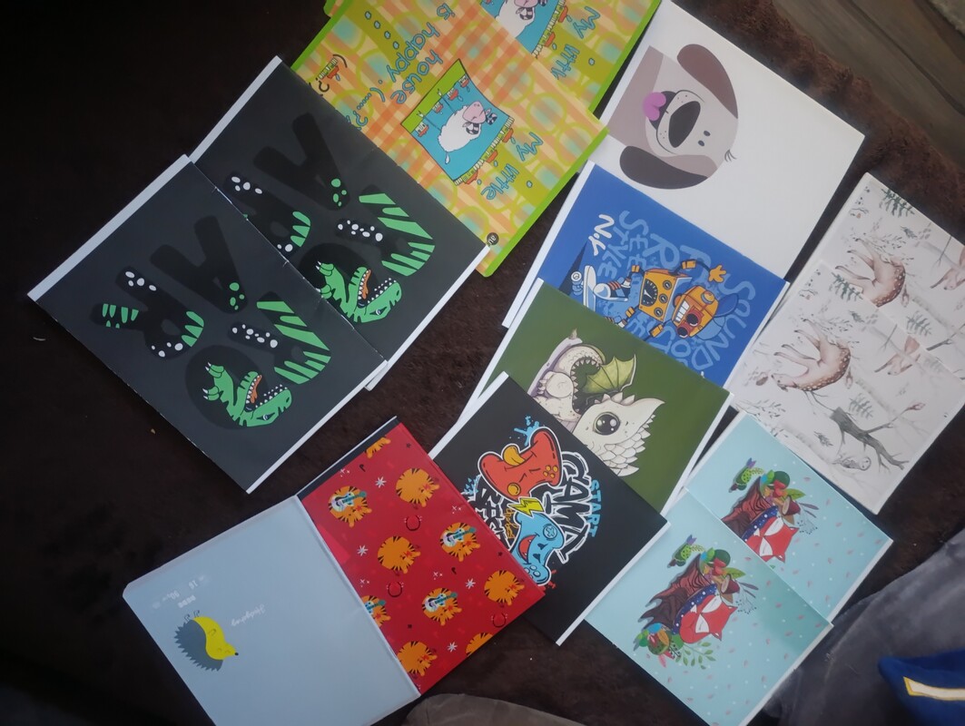 Elbląg Oddam zeszyty 16 kartkowe w trzy linie(14 sztuk) oraz w kratkę (10 sztuk). W zamian trzy pak chusteczek