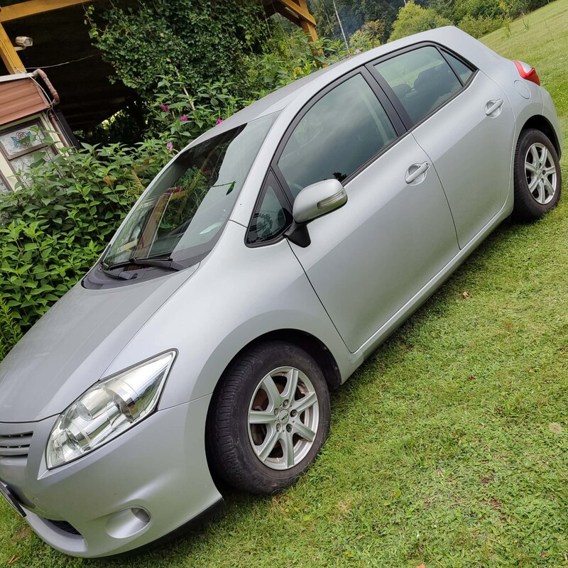Elbląg Sprzedam Toyota Auris rok prod. 2013 z niskim przebiegiem 132500 km salonowa bezwypadkowa pierwszy właściciel.