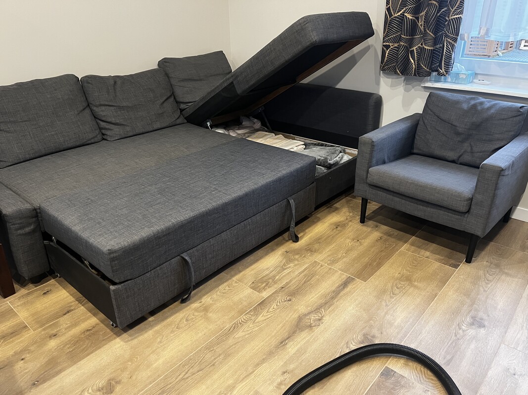 Elbląg Sprzedam dużą rogówkę oraz fotel w komplecie, kupione w IKEA. Wymiary: Rogówka: dl. 220 cm szer. 90/150 cm,