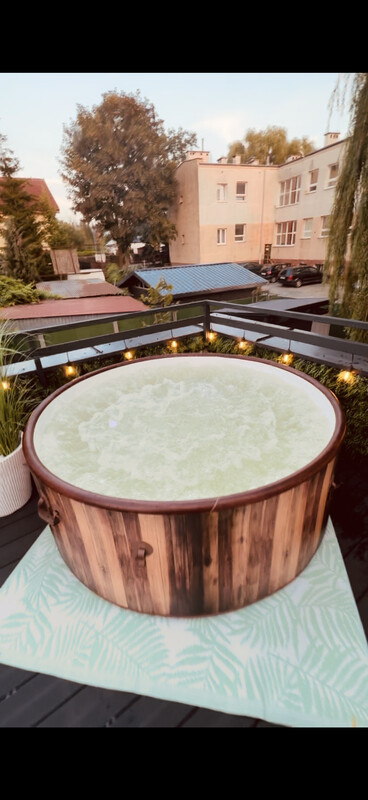Elbląg Sprzedam Jacuzzi ogrodowe Lay-Z spa Helsinki. Użytkowane tylko jeden sezon. Sprzedaje z powodu zakupu nowego