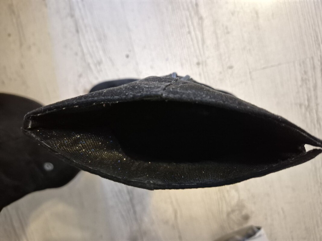 Elbląg Nowe eleganckie kozaki damskie krótsze - TAMARIS w rozmiarze 40.Wykonane z czarnego zamszu, idealne na