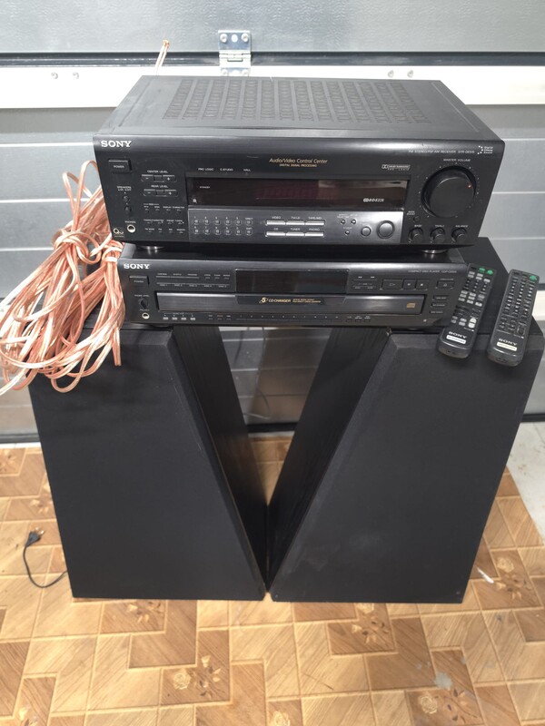 Elbląg Sprzedam zestaw Sony - amplituner Sony STR-DE 515 - zmieniarka płyt CDP-CE 505 - głośniki Queen - dwa oryginalne