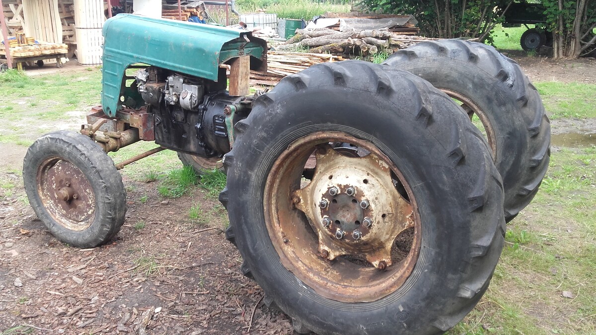 Elbląg witam posiadam do sprzedania zetora 3011 majora zetor jest do kapitalnego remontu brak góry silnika wał sie