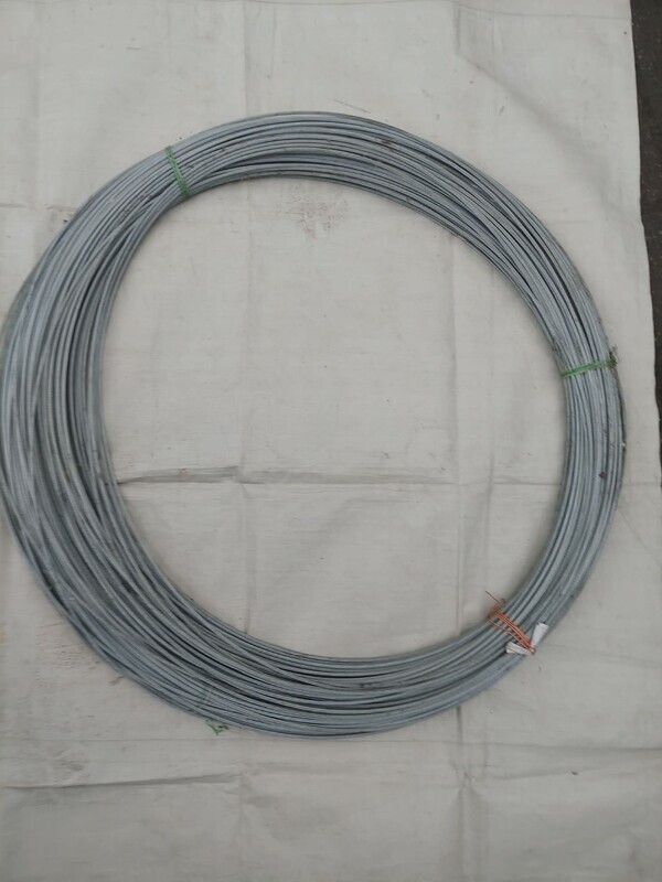 Elbląg Nowy, stalowy drut linowy ze stali nierdzewnej. Produkt wysokiej jakości, odporny na korozję i warunki