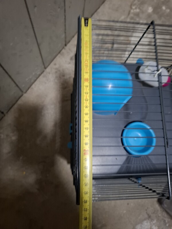 Elbląg Sprzedam praktycznie nową klatke na chomika wraz z kontenerkiem do transportu.