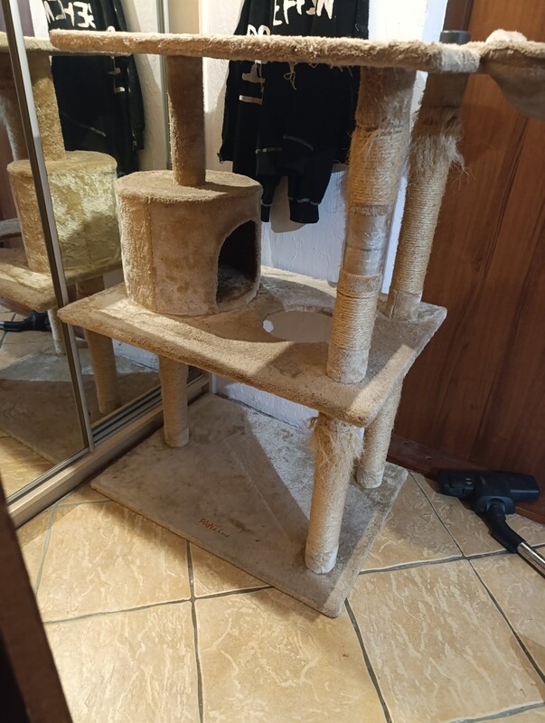 Elbląg Sprzedam duży kremowy drapak 106 cm wysoki 60 cm szeroki 55 cm długi