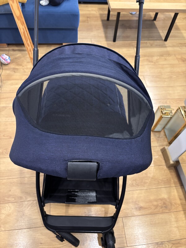 Elbląg Sprzedam:
1.Wózek Venicci 2w1 granatowy, kupiony pod koniec 2023r. Używany przez 1 dziecko, zadbany. W