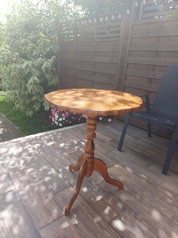 Elbląg Sprzedam stolik kawowy, używany.
Wymiary; szerokość blatu ok 61cm, wysokość ok. 73cm.
Stan jak na foto.