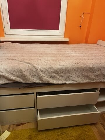 Elbląg Sprzedam łóżko (bez materaca), wymiary - dł- 206 cm, szer.96cm. Stan bardzo dobry. Transport własny.