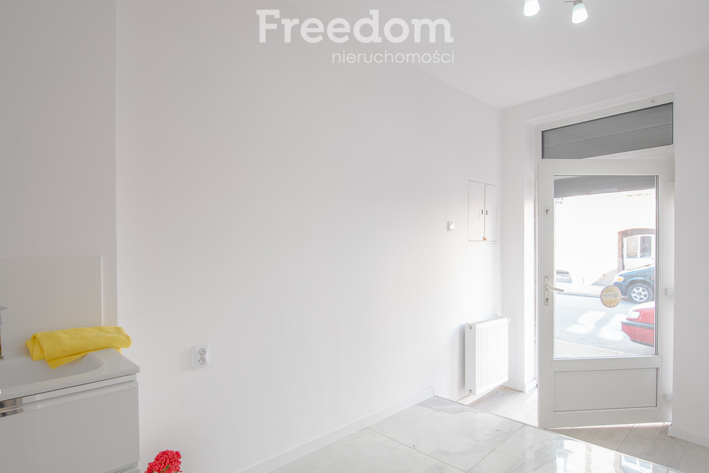 Elbląg FREEDOM NIERUCHOMOŚCIWynajmę lokal użytkowy - Elbląg, Kosynierów Gdyńskich. Ten kompaktowy lokal 10m² w
