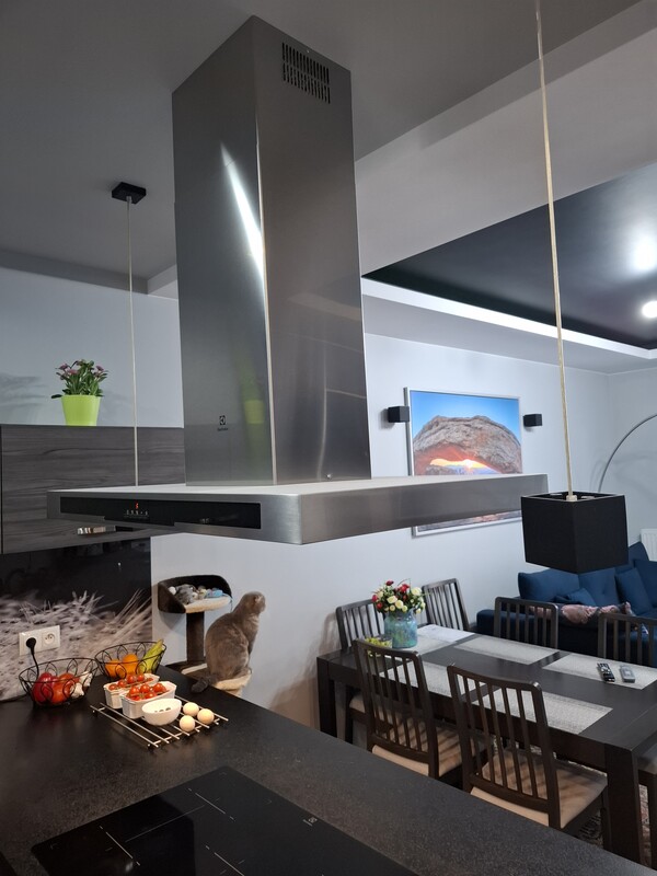 Elbląg Sprzedam:
1.Okap kuchenny, pochłaniacz wyspowy marki Electrolux o wymiarach: 70x100 cm. Kolor: Inox. Stan: