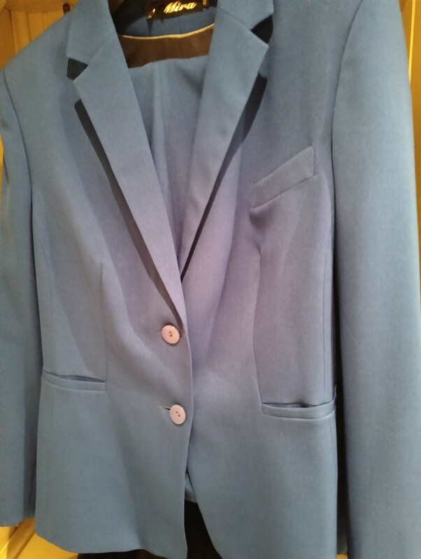 Elbląg Sprzedaję garsonki w różnych kolorach i rozmiarach, całe komplety, czyste, odświeżone. .
Rozmiar 44,46,oraz 44