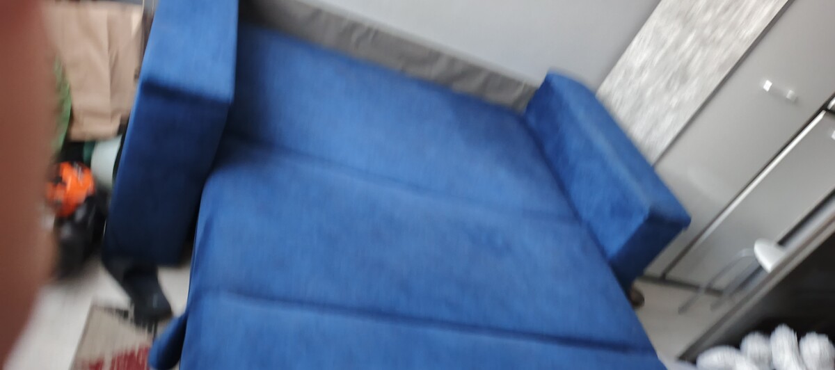 Elbląg Sprzedam amerykankę rozkładaną 170 cm na 180 cm. Bez boków szerokość 130 cm. Stan b. Dobry. Bez plam i dziur.