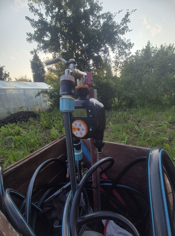 Elbląg Działka Skowronek przy ul. Okrężnej, ogrodzona 321m2,prąd i woda. Wyposażenie: lodówka, folia 2-letnia,