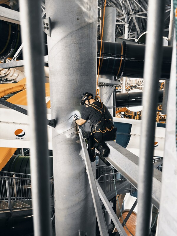 Elbląg PSW – Kompleksowe i Bezpieczne Usługi Wysokościowe z Wykorzystaniem Technik Alpinistycznych:Mycie,