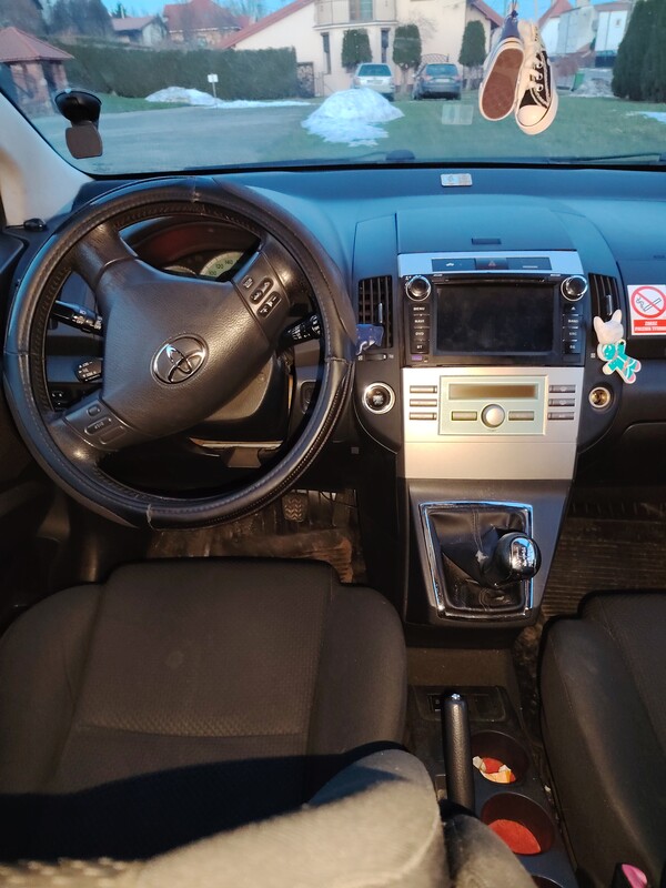 Elbląg Na sprzedaz Toyota Corolla Verso 7 osobowa z niezawodnym silnikiem 2.0 D4D diesel.
Auto przestronne, wygodne i