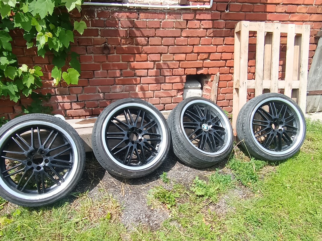 Elbląg Witam sprzedam alufelgi 19 ładnymi oponami letnimi 225 /35 r 19 do BMW. Mercedes, audi, VW
W cenie dystanse