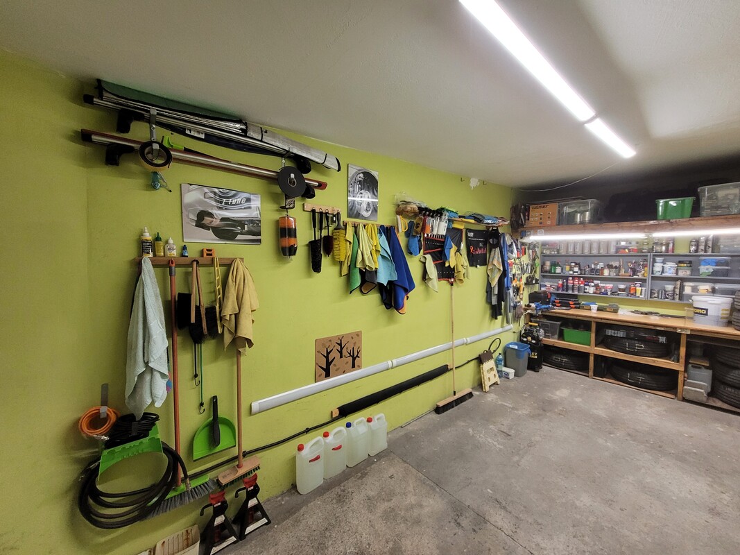 Elbląg Sprzedam garaż murowany – Elbląg, ul. Krakusa Na sprzedaż murowany, piętrowy garaż zlokalizowany w