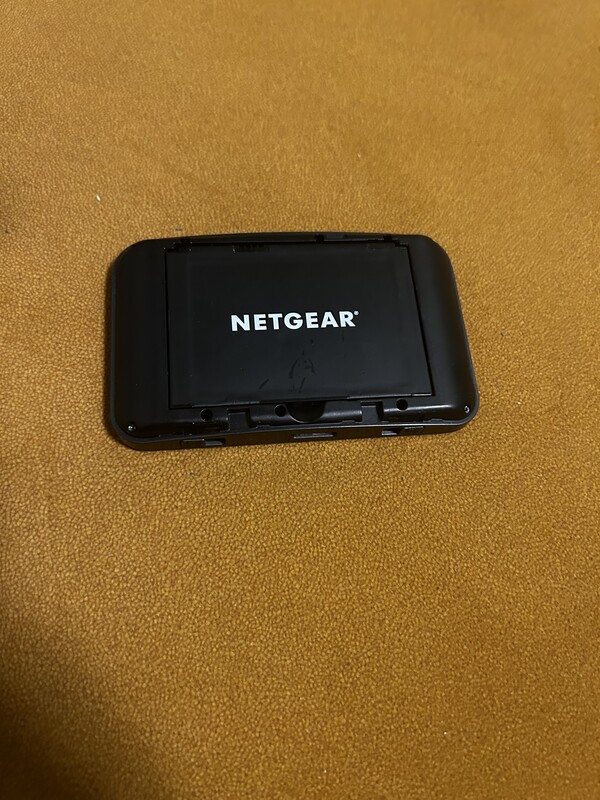 Elbląg Sprzedam używany router mobilny LTE Netgear AirCard 810S, stan dobry, wydać ślady użytkowania, lekko