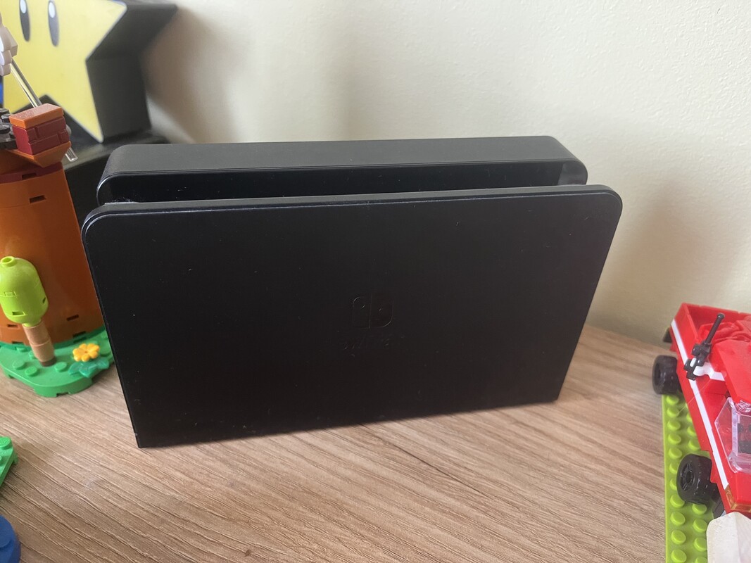 Elbląg 🎮 Sprzedam zestaw Nintendo Switch Oled.
Konsola działa bez zastrzeżeń.
✅ W skład zestawu