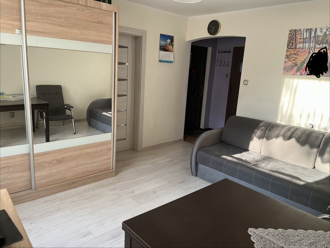 Elbląg Sprzedam 2 pokojowe mieszkanie o powierzchni ok 40m2 położone przy ulicy Wiejskiej w Elblągu.