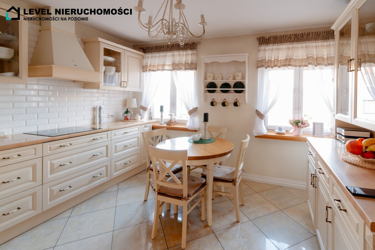 Elbląg LEVEL NIERUCHOMOŚCI Mieszkanie dwupoziomowe, czteropokojowe ul. Nitschmanna, Elbląg