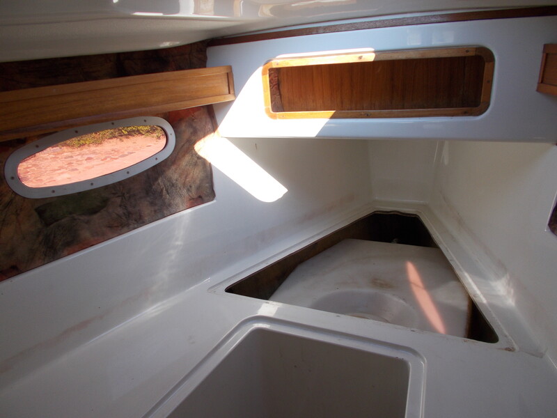 Elbląg SPORTINA 760 - Delphia Yacht - Stocznia Olecko; łódka posiada silnik stacjonarny Yanmar 1GM10 diesel, spalanie