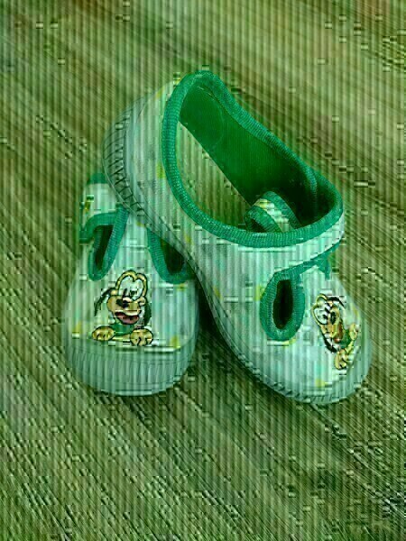 Elbląg Sprzedam kapcie chłopięce, rozmiar 25,długość wkładki wewnątrz 15,5 cm. Stan bardzo dobry, ubrane dosłownie