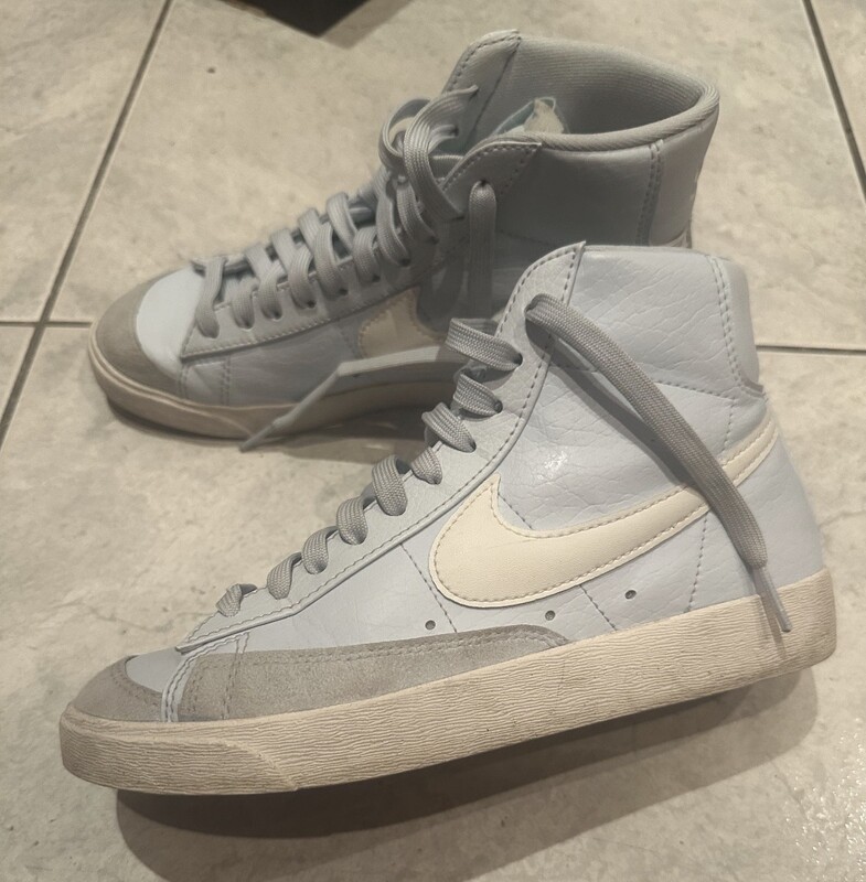 Elbląg Buty Nike r.37,5- dwie pary. buty noszone kilka razy. Normalne ślady użytkowania. Cena za obie pary.