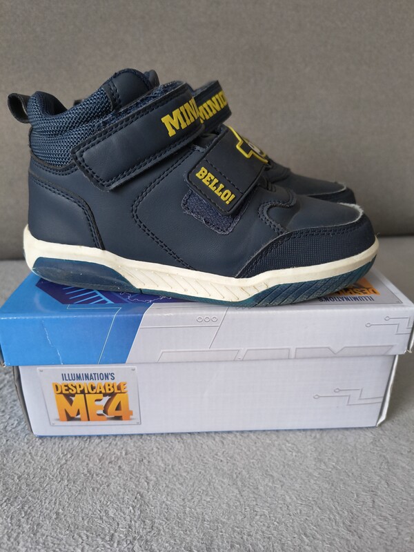 Elbląg Sprzedam używane buty sportowe Cool Club Minionkii w rozmiarze 30,długość wkładki wewnątrz 19 cm. Buty są w