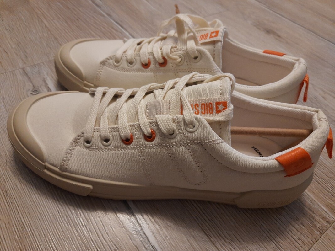 Elbląg Sprzedam świetne sneekersy Big Star 
rozm.41,wg producenta wkładka 26 cm. 
Bardzo wygodna wkładka. 
Nowe z