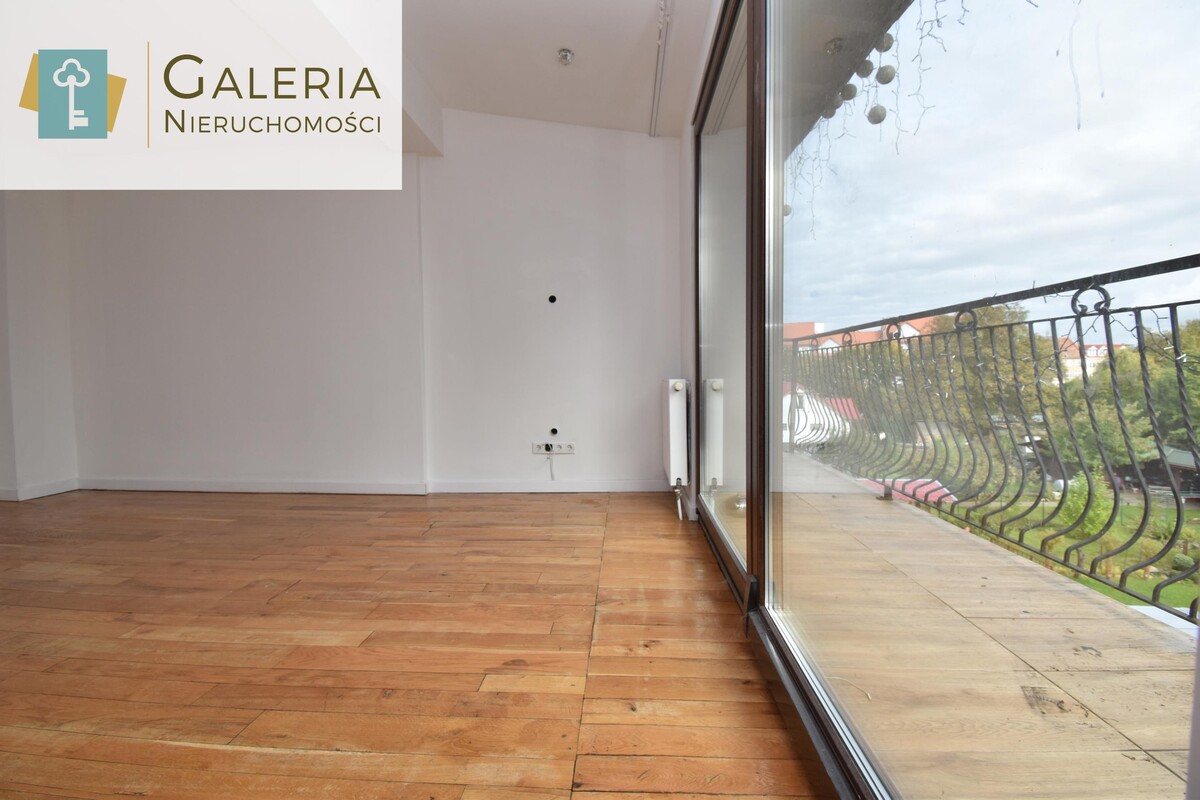 Elbląg GALERIA NIERUCHOMOŚCIZ pasji i miłości do nieruchomościNa sprzedaż: Dwupoziomowe mieszkanie z balkonem i