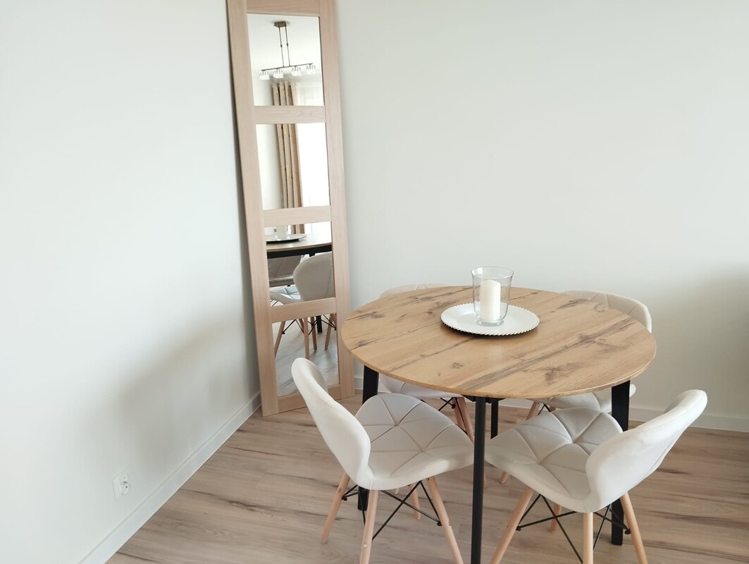 Elbląg Sprzedam 2 pokojowe mieszkanie po generalnym remoncie na 9-tym piętrze. Mieszkanie gotowe do