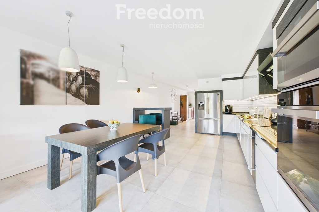 Elbląg FREEDOM NIERUCHOMOŚCISprzedam dom - Elbląg, Skierniewicka. Marzysz o życiu w spokojnej okolicy, ale z