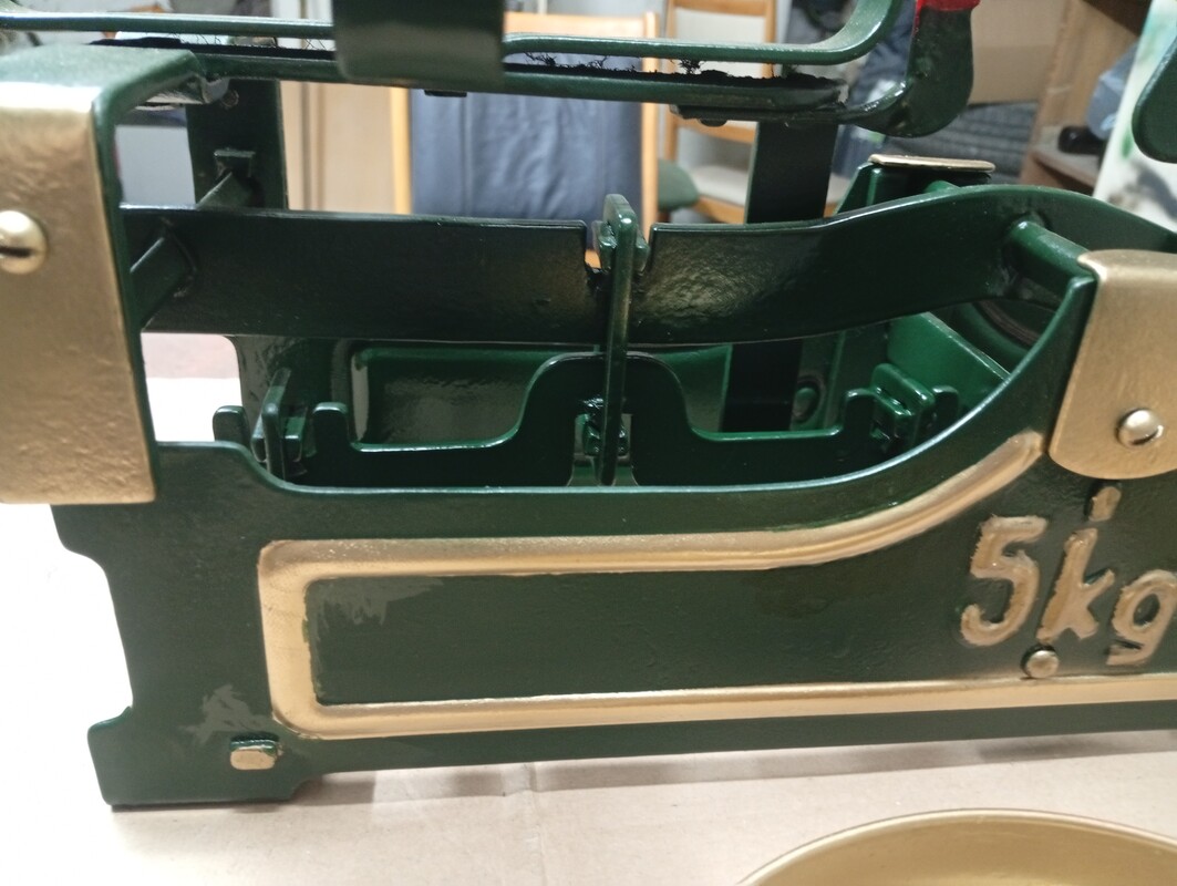 Elbląg sprzedam wagę szalkową po pełnej renowacji atrakcyjny wygląd kolor ciemna zieleń plus złocenia sprawna