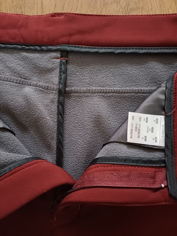 Elbląg Spodnie sportowe trekkingowe ocieplane polarem, dwie kieszonki zapinane na zamek rozmiar XL, stan idealny,