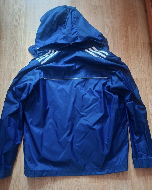 Elbląg Sprzedam kurtkę wiatrówkę 152/158 cm adidas, po moim synu. 
Stan bdb-, syn powycinał długie metki. Zwykłe ślady