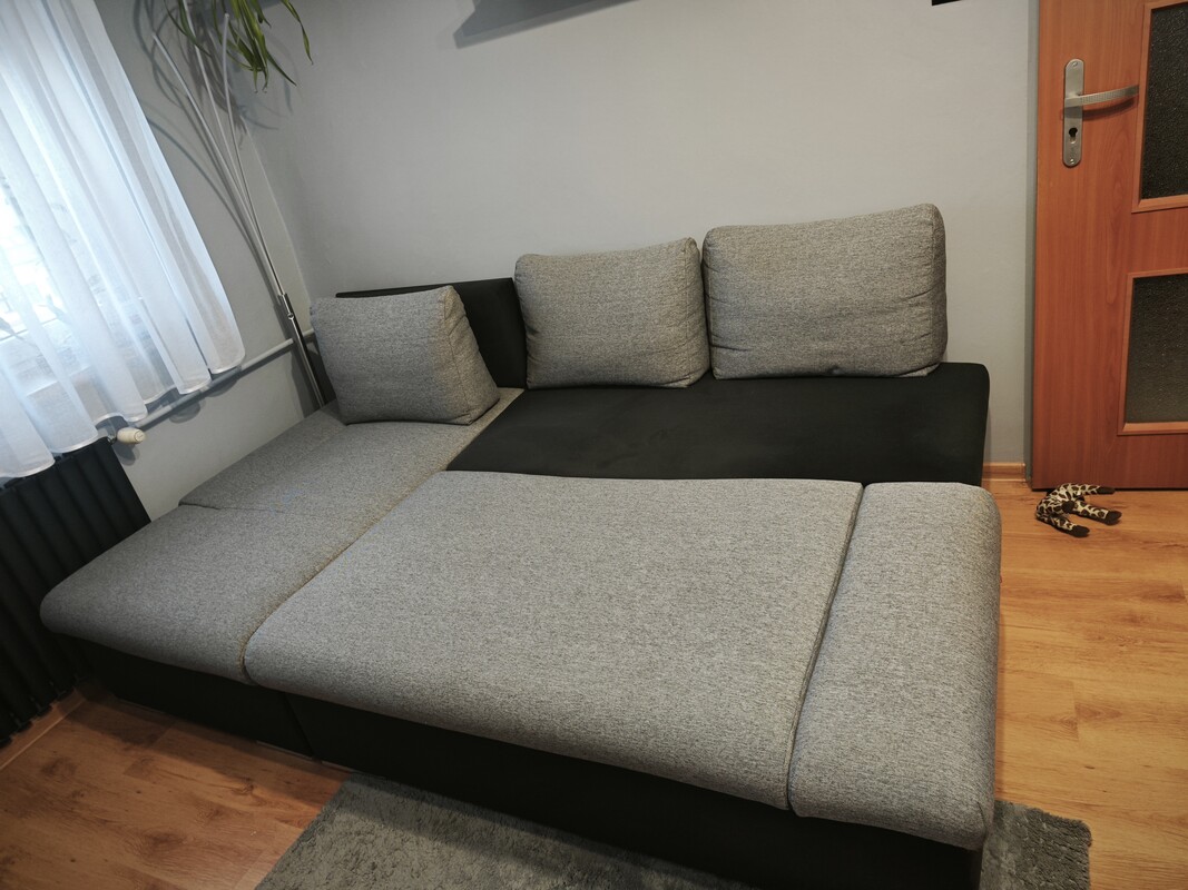 Elbląg Sprzedam kanapę narożną firmy Black Red White, o wymiarach :Długośc 240cm, Szerokośc 80 cm,