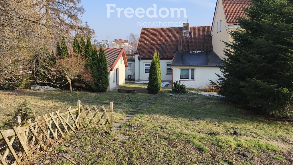 Elbląg FREEDOM NIERUCHOMOŚCISprzedam dom - Sztum. Na sprzedaż bliźniak w ścisłym centrum Sztum, położony w spokojnej i