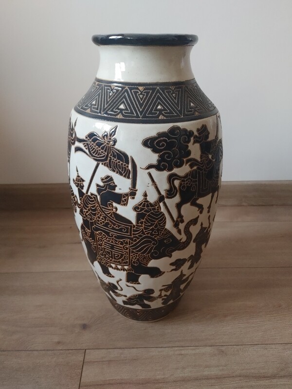 Elbląg Sprzedam naczynia z kamionki oraz wazony, dzbany na kwiaty lub do wystroju wnętrza.
1.Oryginalne naczynie z