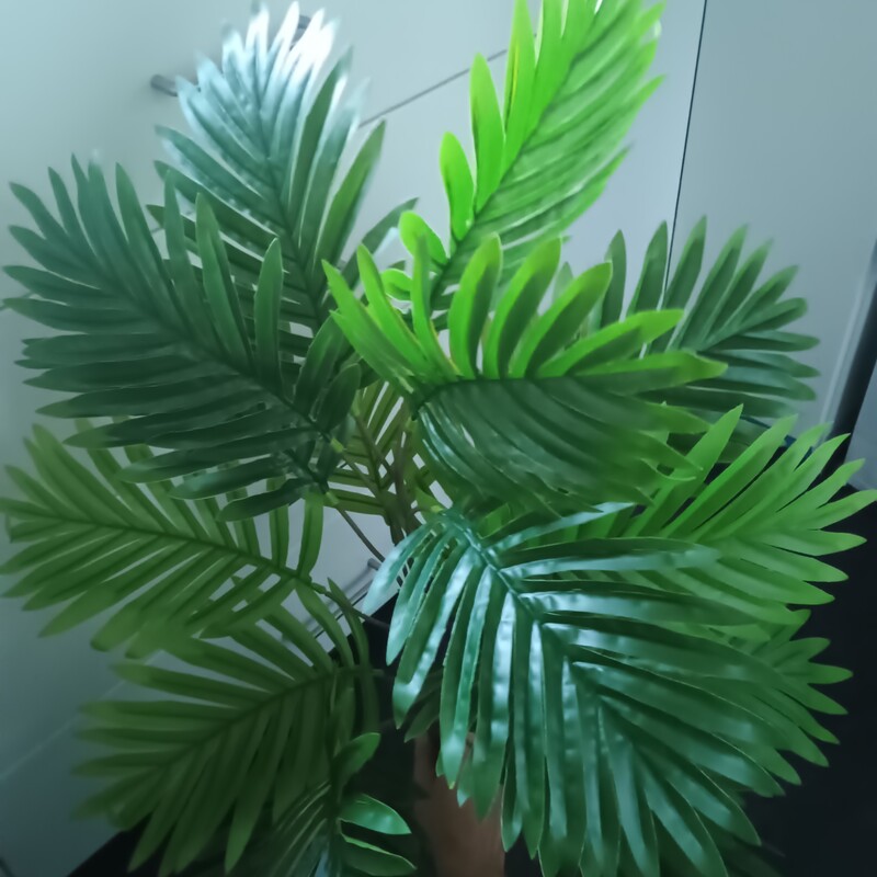 Elbląg Sprzedam piękna sztuczna palma Areka o wysokości 95 cm. Roślina posiada aż 24 duże, realistycznie wykonane