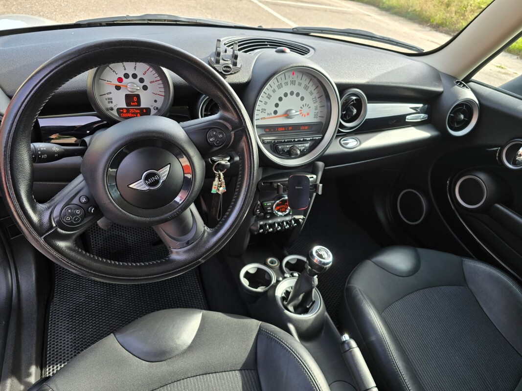 Elbląg Sprzedam auto Mini Cooper w stanie idealnym.
Auto prezentuje sie bardzo ładnie, mechanicznie jest bez żadnych