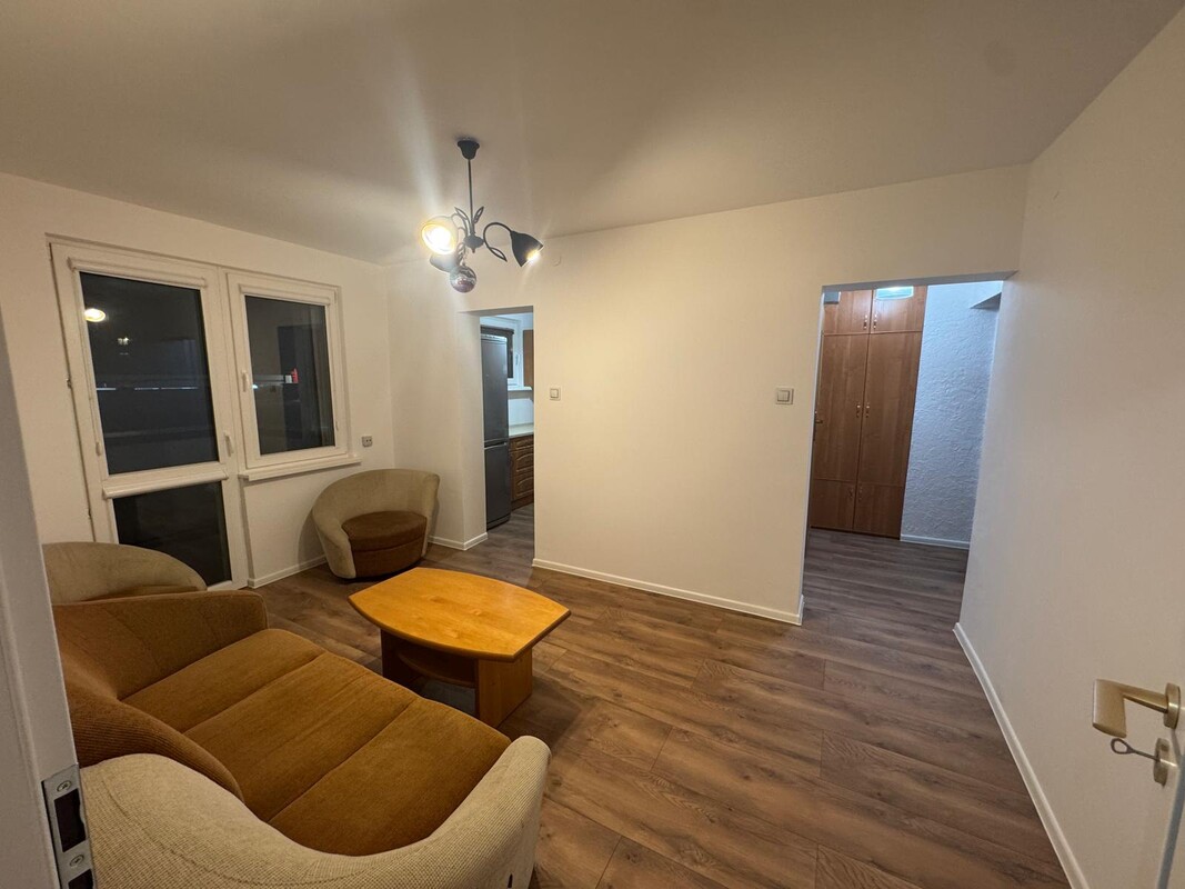 Elbląg Oferuję wynajem 2 pokoje plus balkon - jasne cieplutkie mieszkanie o powierzchni 34 m².
W Elblągu przy ul.