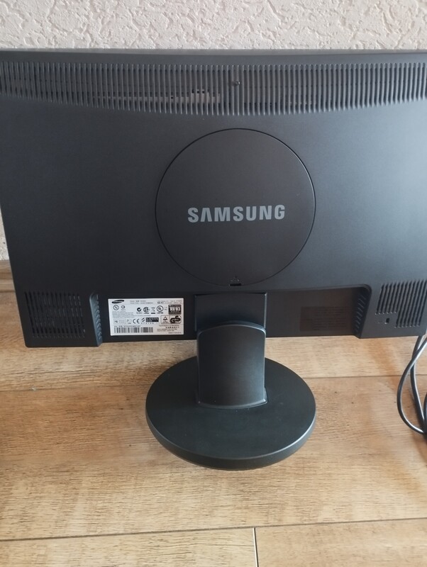 Elbląg Monitor LCD 22 cale, Samsung SyncMaster 2243NW używany. Doskonały wybór dla tych, którzy szukają wysokiej