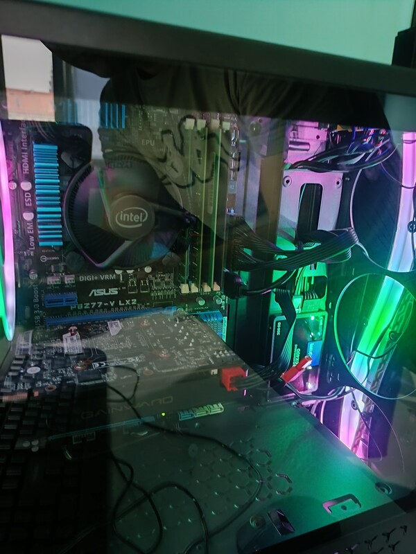 Elbląg Sprzedam komputer stacjonarny – w pełni sprawny, gotowy do pracy i gier