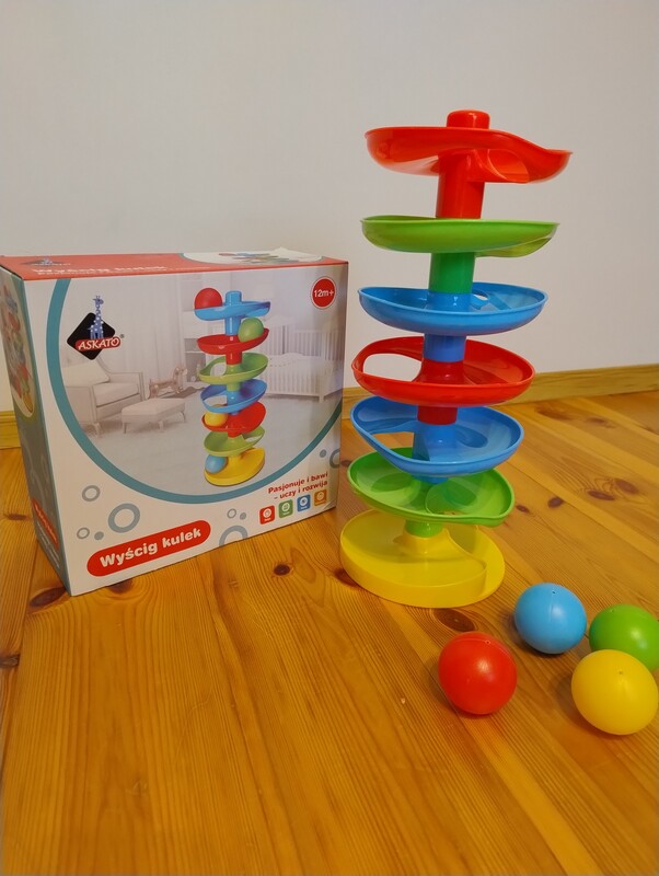 Elbląg Sprzedam zabawkę wyścig kulek. Stan bardzo dobry, zapakowana w oryginalny karton. W zestawie znajduje się 7