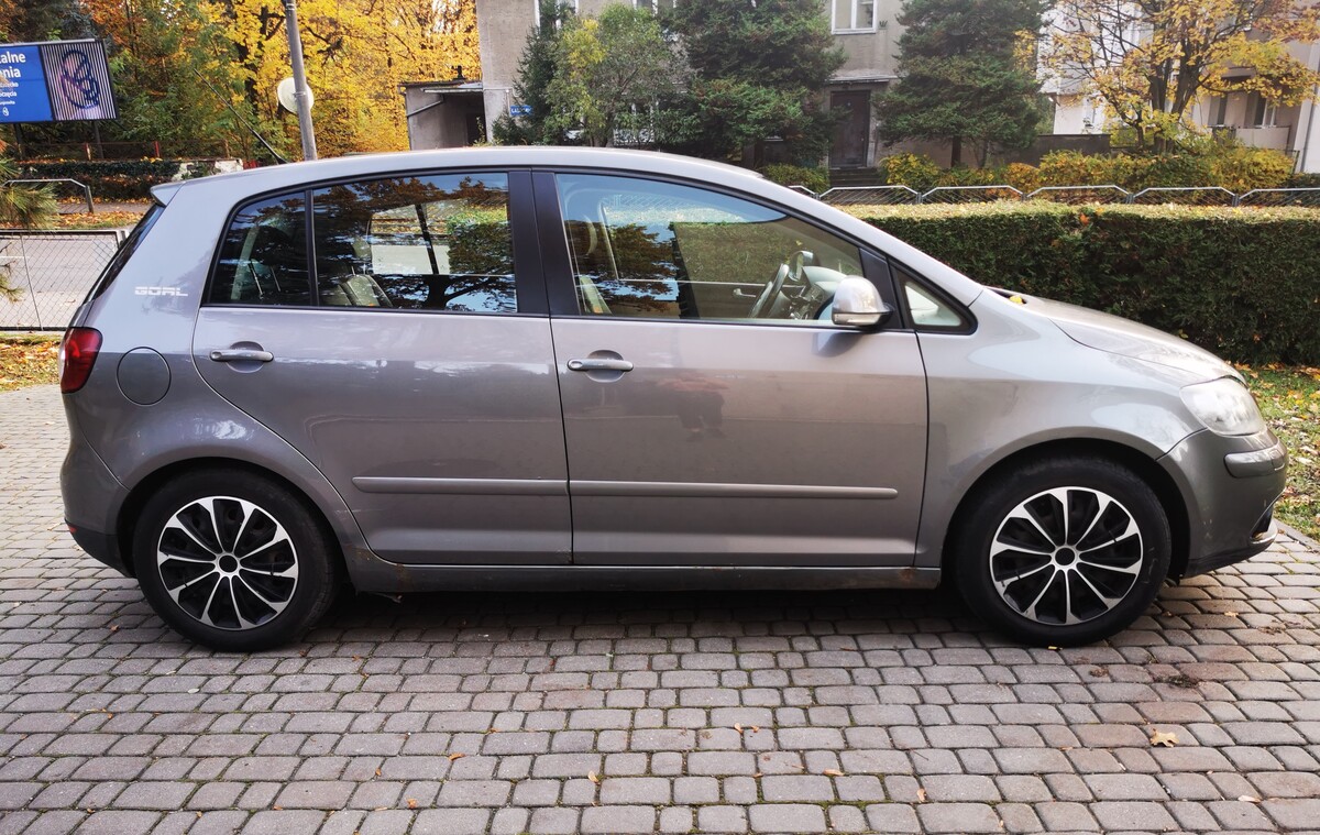 Elbląg Golf Plus z silnikiem 1.4 w gazie. 
Auto wygodne i ekonomiczne. Uzywane na co dzień, jeździ bez problemów.