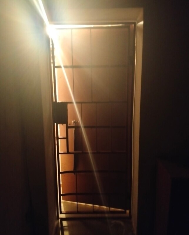 Elbląg Krata do piwnicy, jako dodatkowe zabezpieczenie drzwi, wzmocniona z ościeżnicą, zamykana na klucz. Wymiar kraty